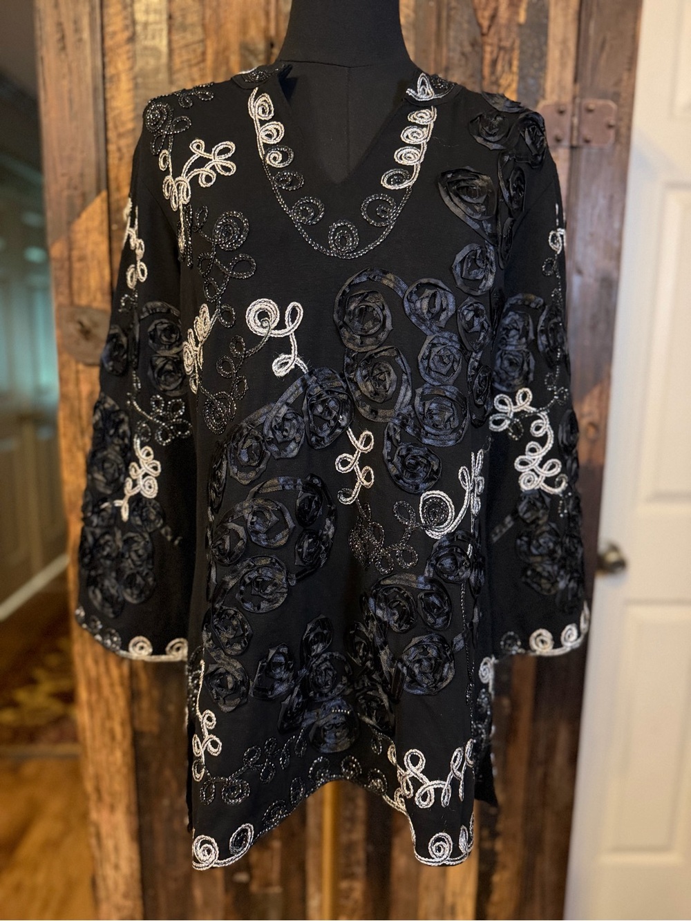 Lauren Michelle Black 3D Ribbon Rose Embroidered Tunic L Beaded Soutache artsy
